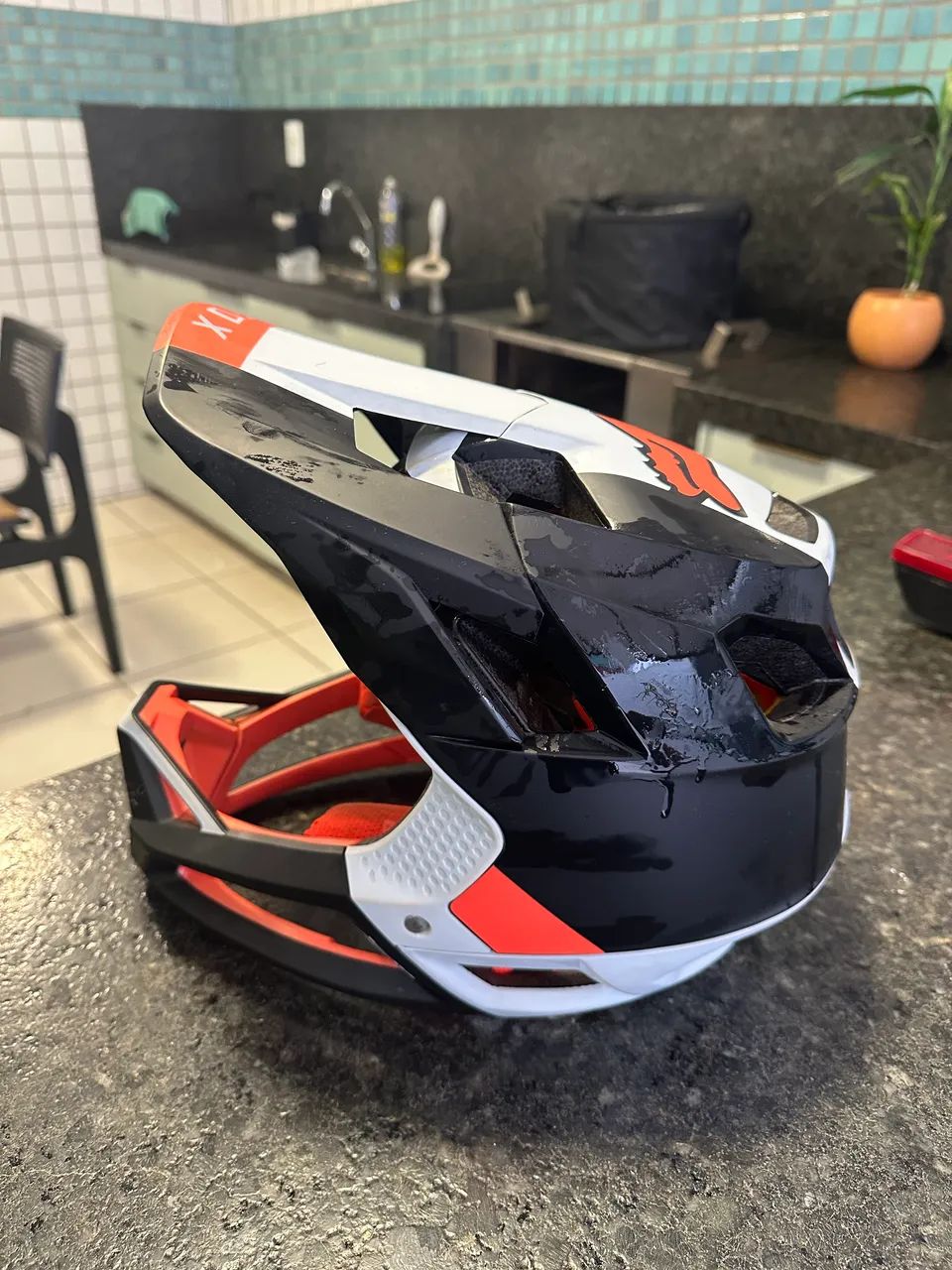 Profame Capacete Fox Full Face Profame - Blocked Preto Branco Laranja ...