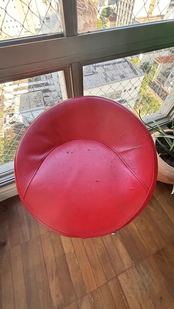Conjunto de duas banquetas vermelhas - Foto 4
