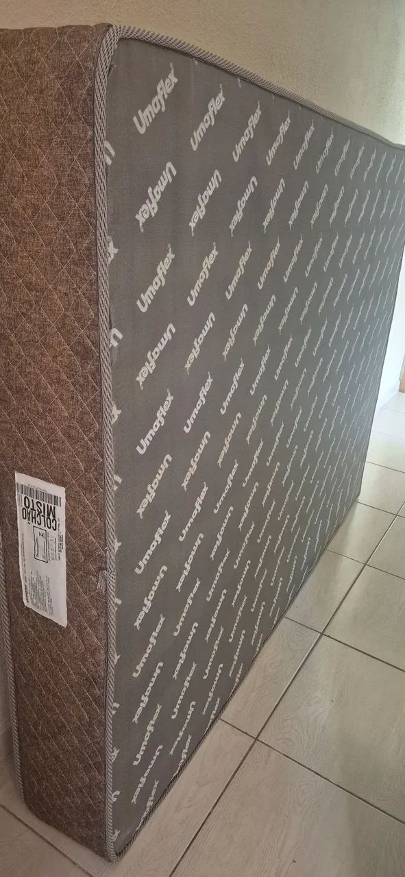 Cama casal colchão espuma com baú 