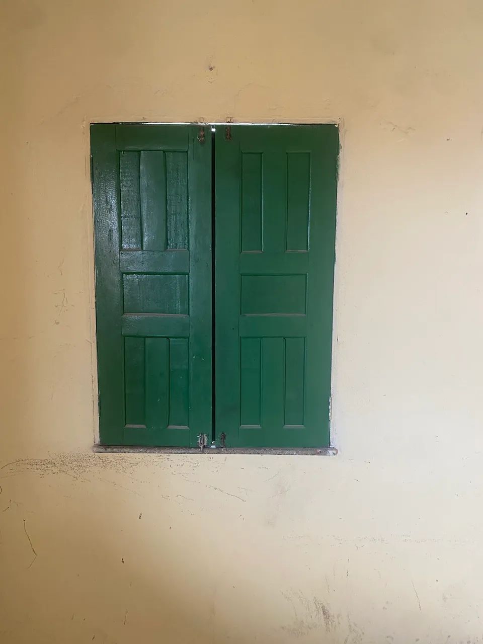 Vendo duas janelas em madeira 