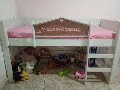 Cama alta de casinha infantil com cabana - Foto 2