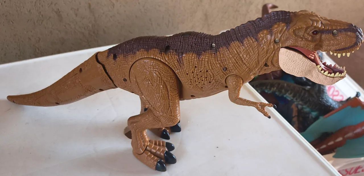 Dinossauro com controle - Foto 2