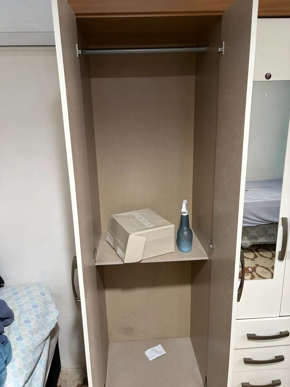 Guarda-roupa 6 Portas com Espelho - Ótimo Estado - Foto 2