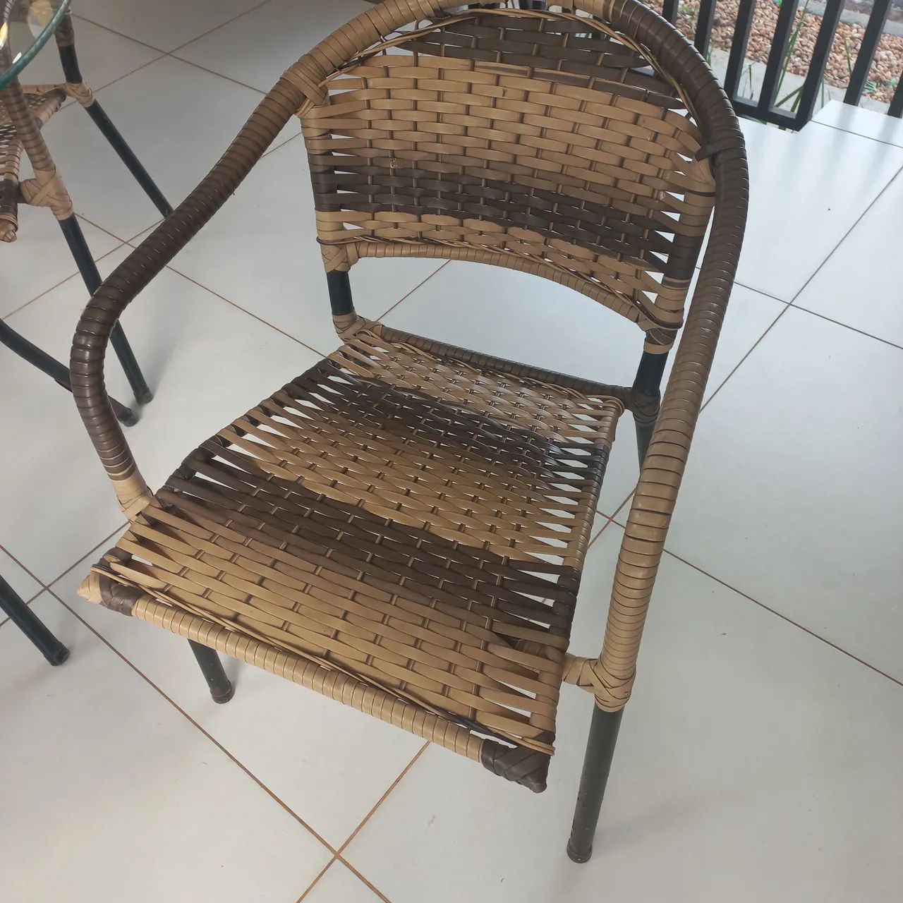 Mesa com 4 cadeiras  - Foto 5