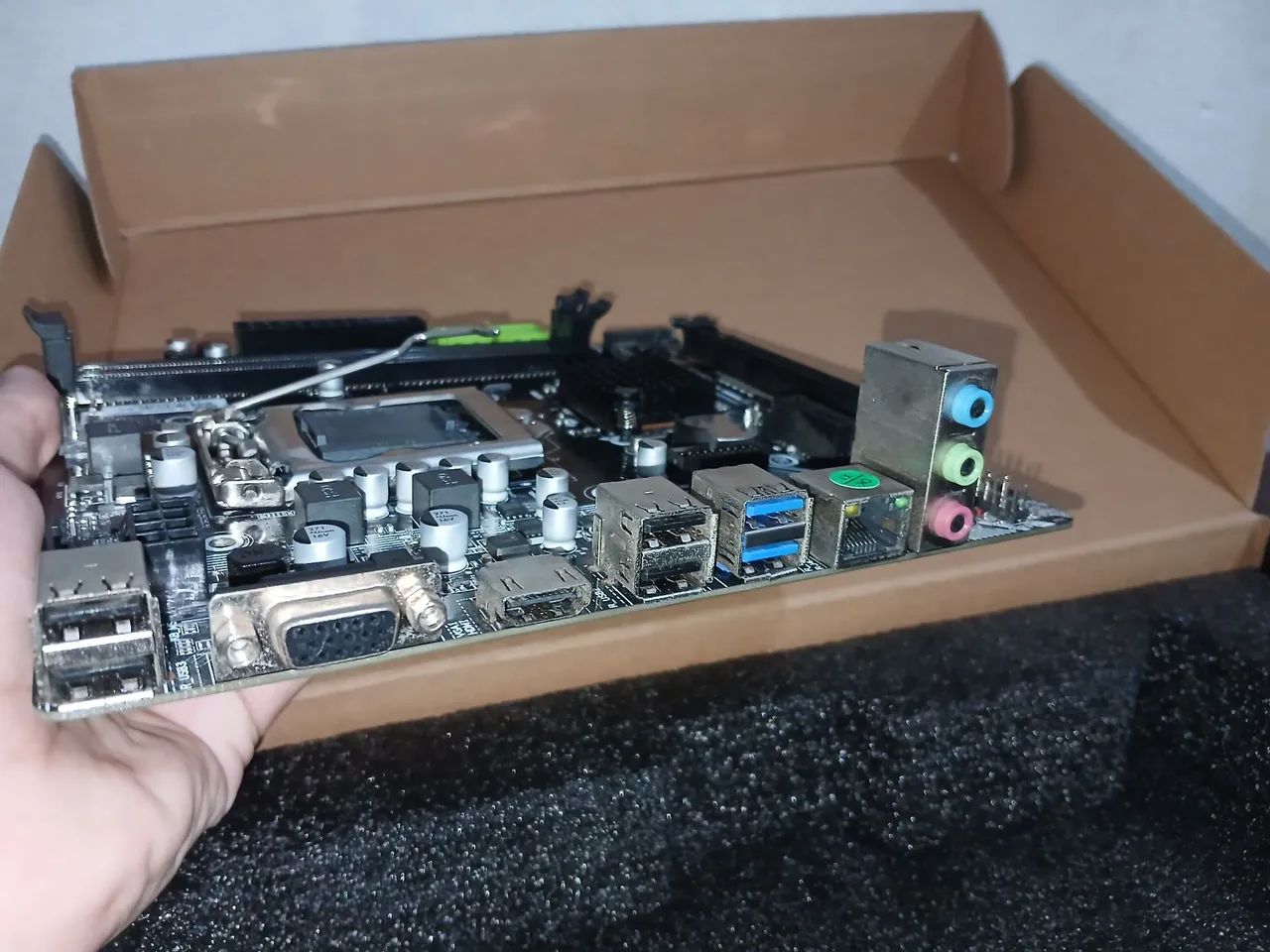 Placa-Mãe H61 LGA1155 DDR3 Com Defeito Para Retirada de Peças - Foto 4