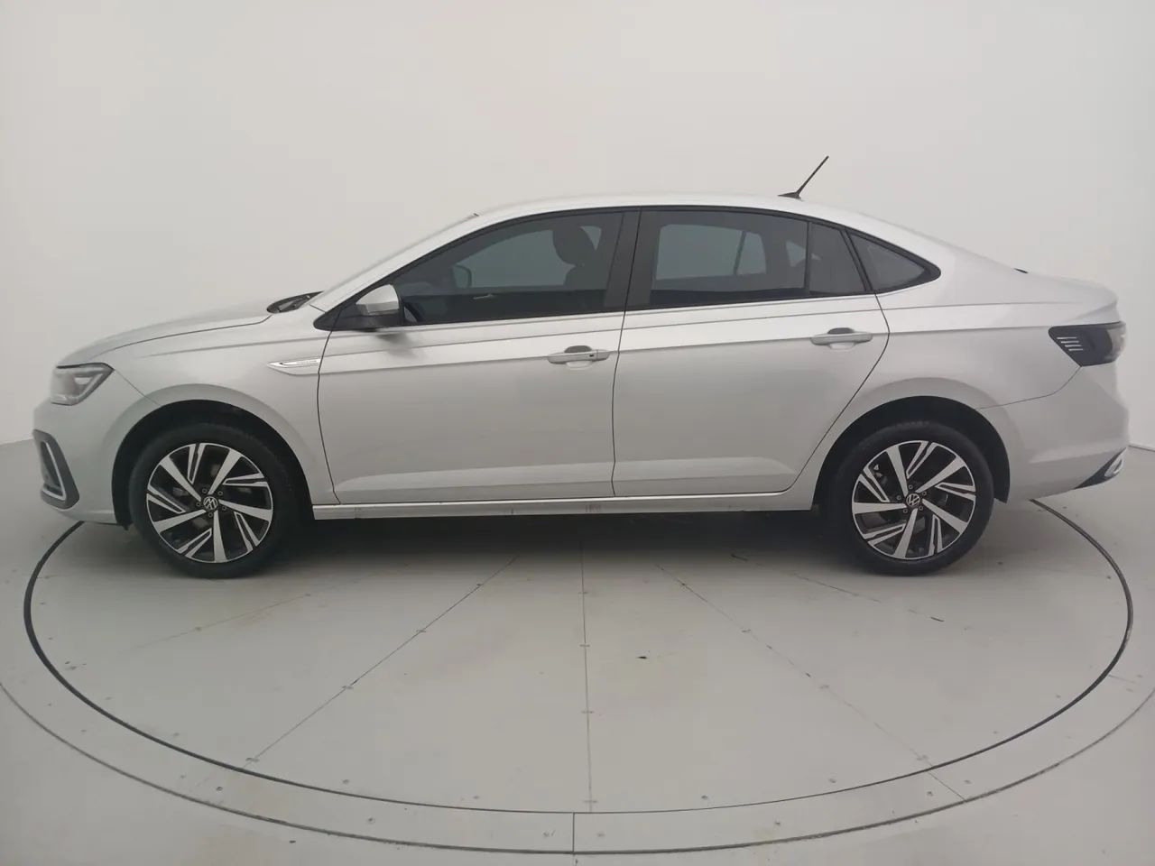Volkswagen Virtus Highline 200 TSI 1.0 Flex 12V Aut, foto 2 de 18