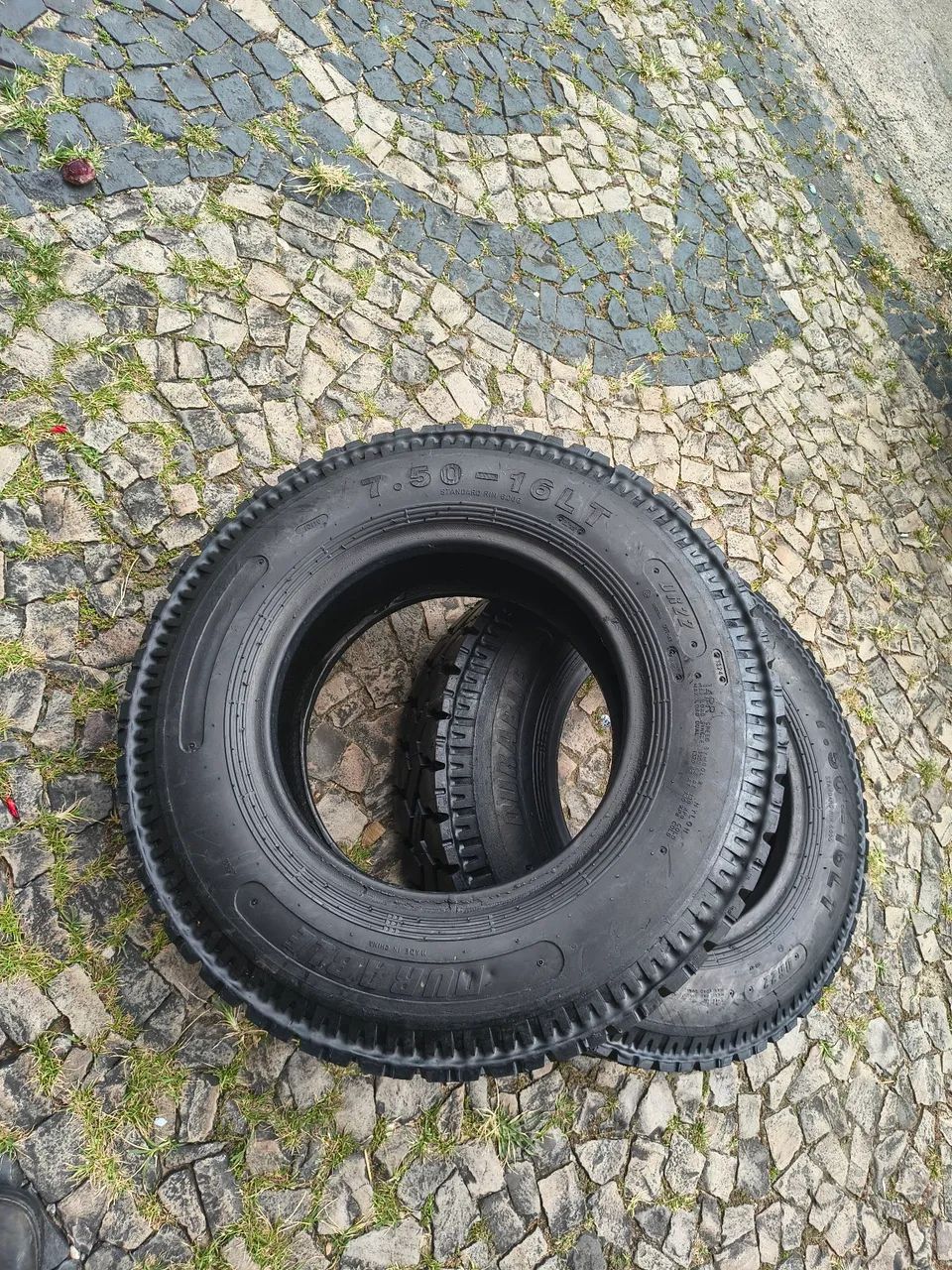 Pneus borracho 750x16 - Foto 2