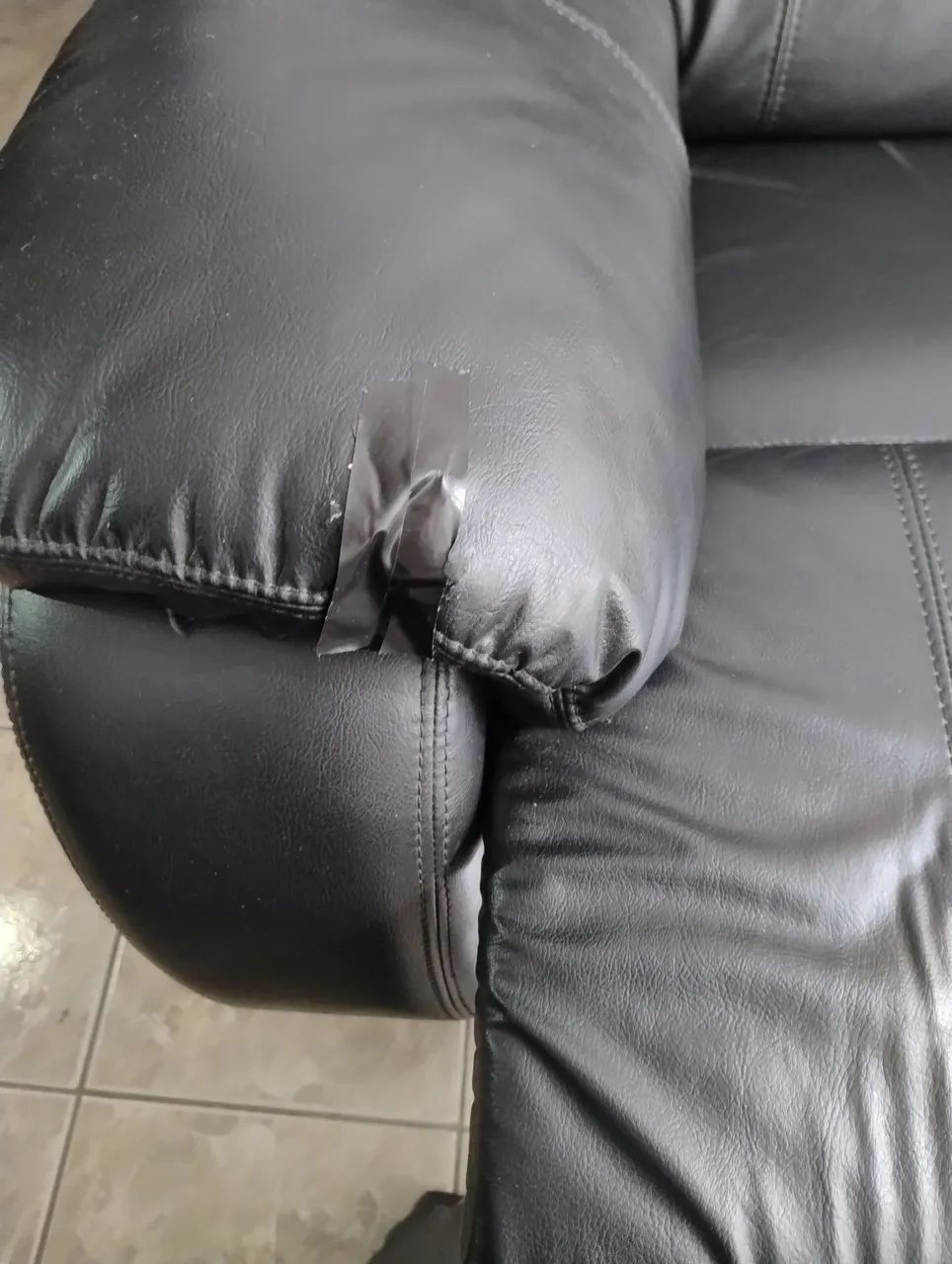 sofás 2 e 3 lugares reclináveis da Plenitude, couro legítimo preto. - Foto 5