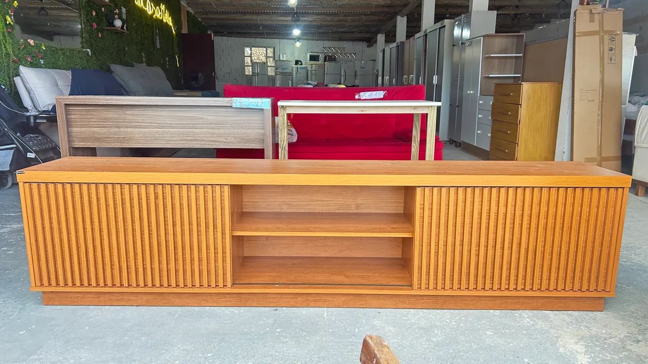 Rack Ripado para TV até 85 polegadas 100% MDF 2 portas.