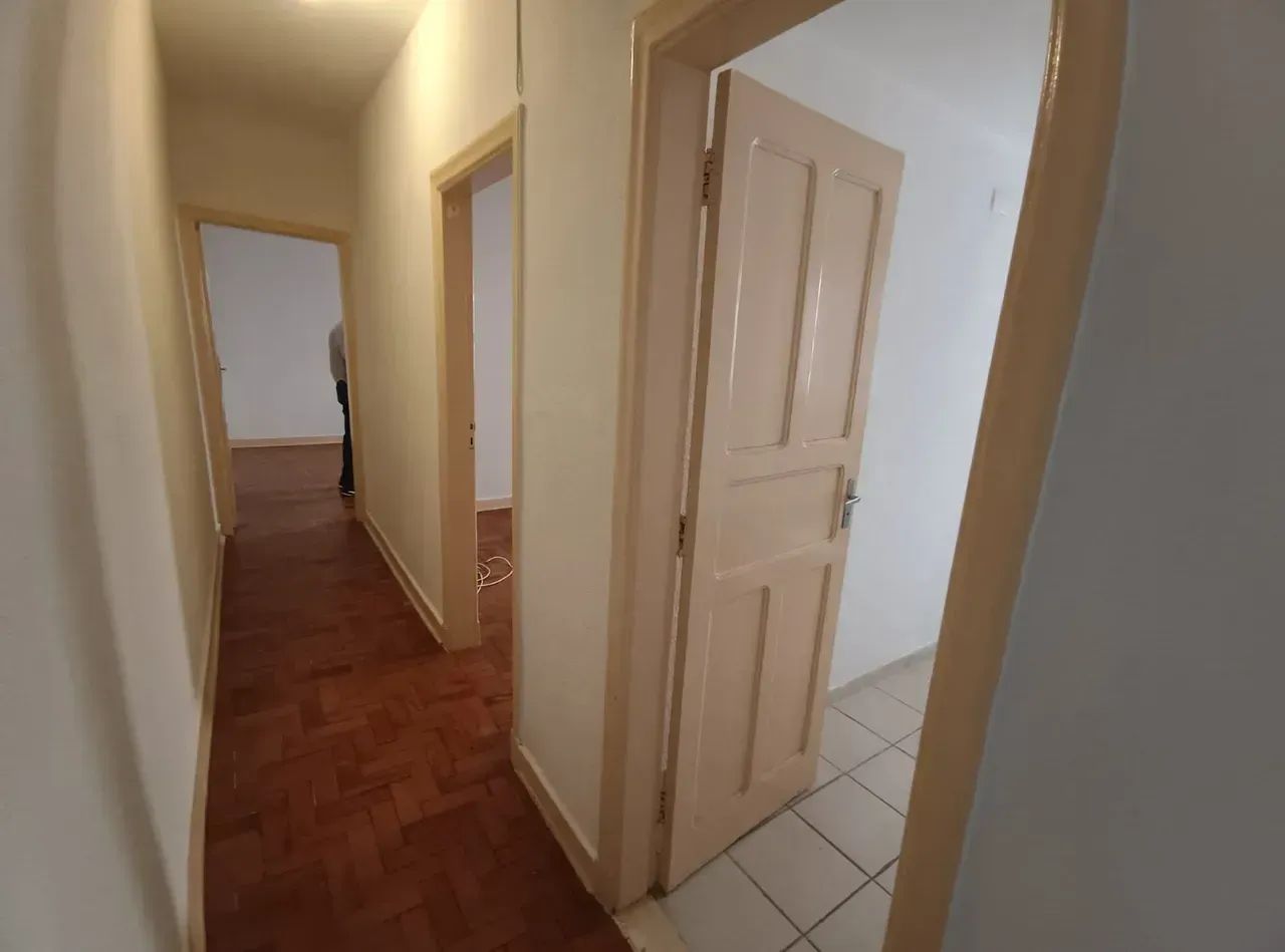Apartamento tradicional com 2 dormitórios amplos e lavanderia em Perdizes. - Foto 3