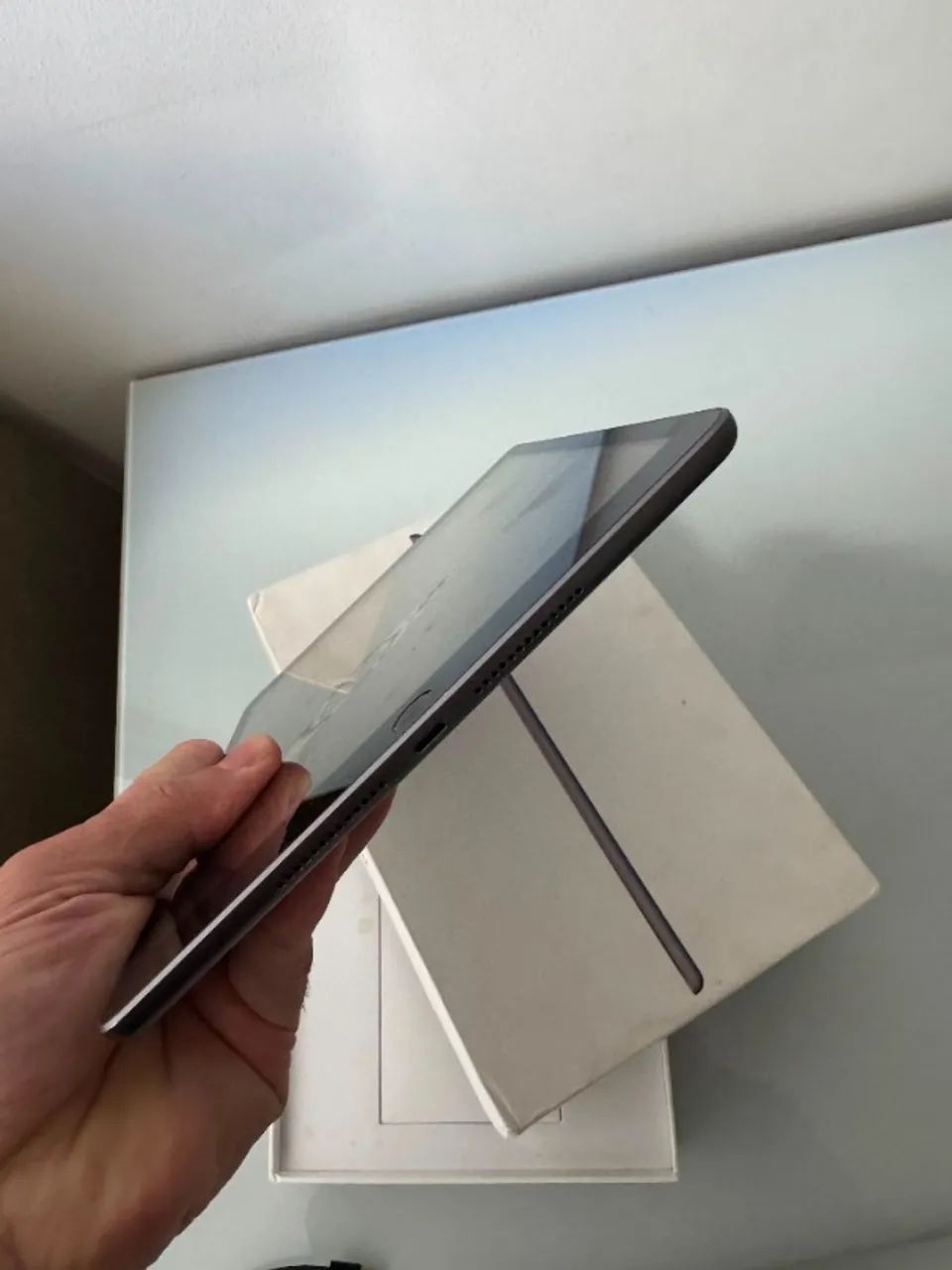 IPAD 7 - 32GB - WIFI - SEMI NOVO COM CAIXA  - Foto 3