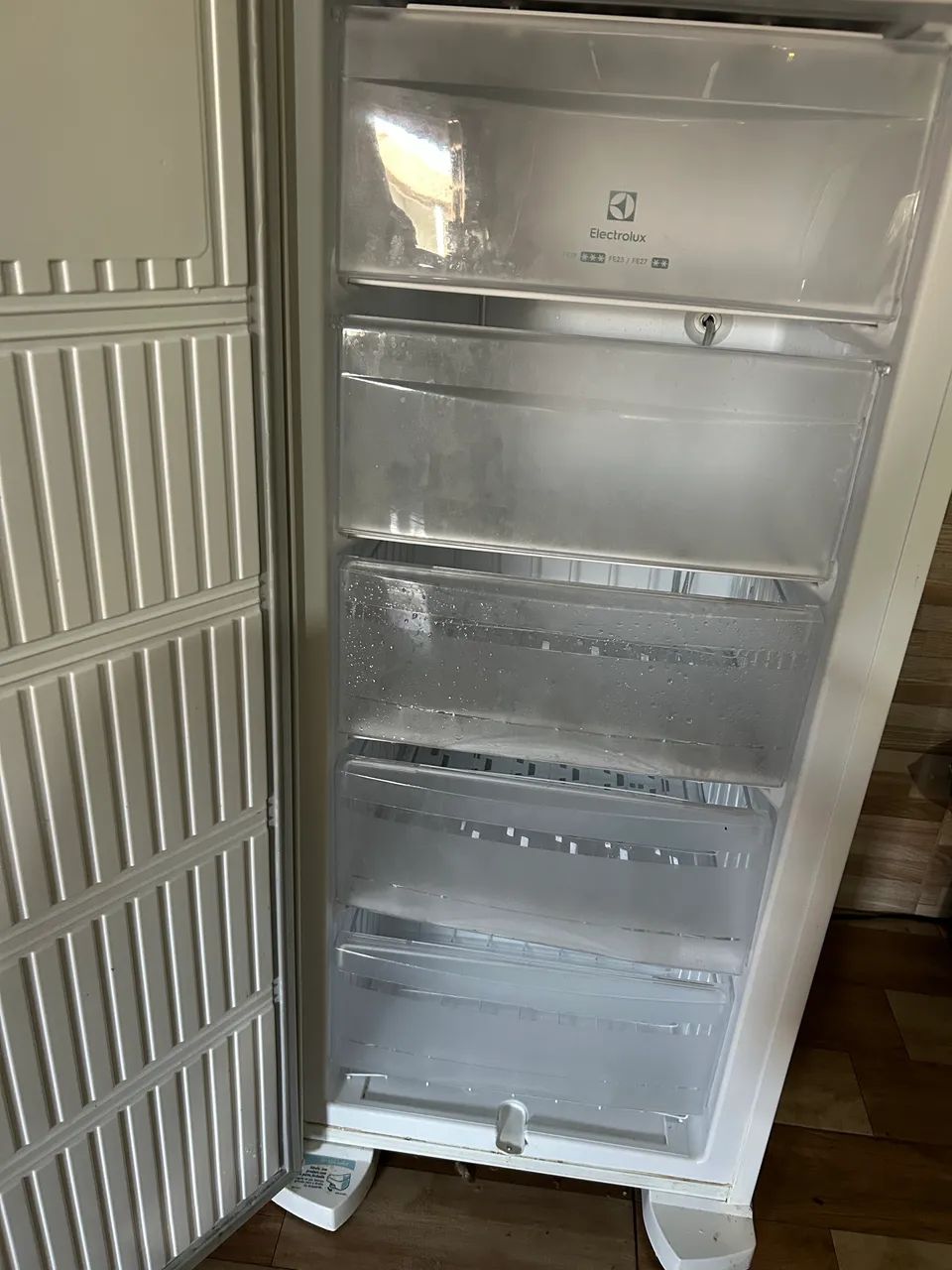 FREEZER VERTICAL ELECTROLUX FE18 - R$ 1.200 - Foto 2