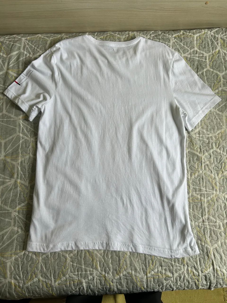 Camiseta Branca da Tommy Hilfiger  - Foto 2