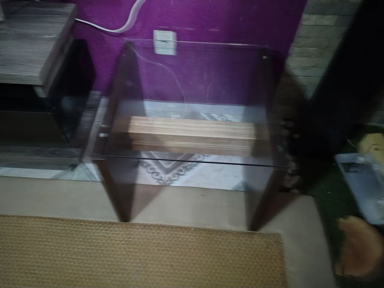 MESA DE CENTRO AMADEIRADO COM TAMPO DE VIDRO  - Foto 3