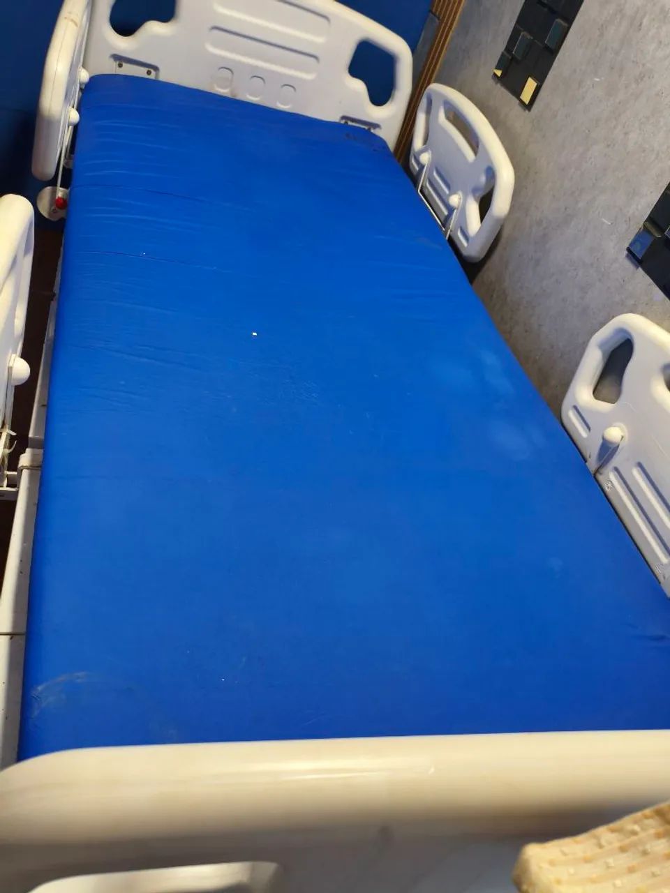 Cama hospitalar 3 manivelas, posso negociar ela - Foto 3