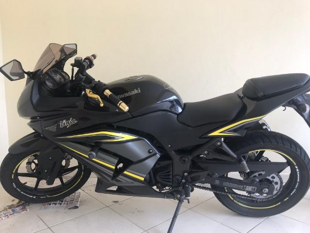 Kawasaki Ninja 250R - Edição Especial