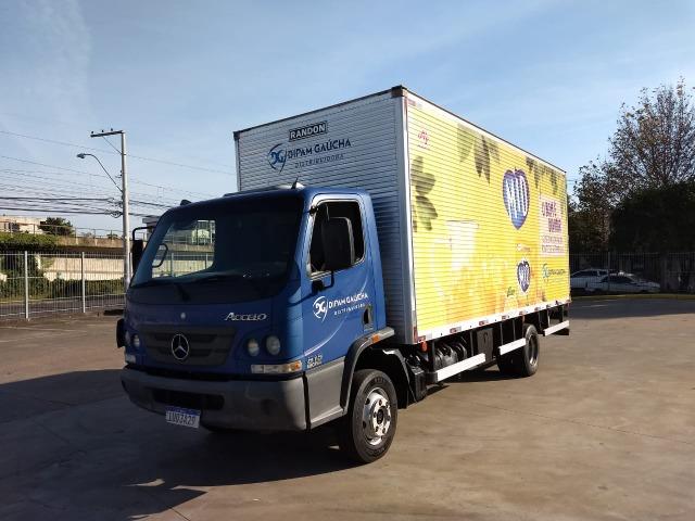 Mercedez Bens Acello 2012