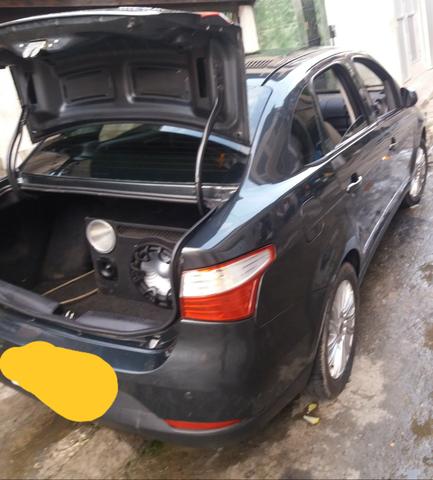 Trocou por hornet 600f 2013 e 2014 , carro Grand siena COMPLETO - Foto 4