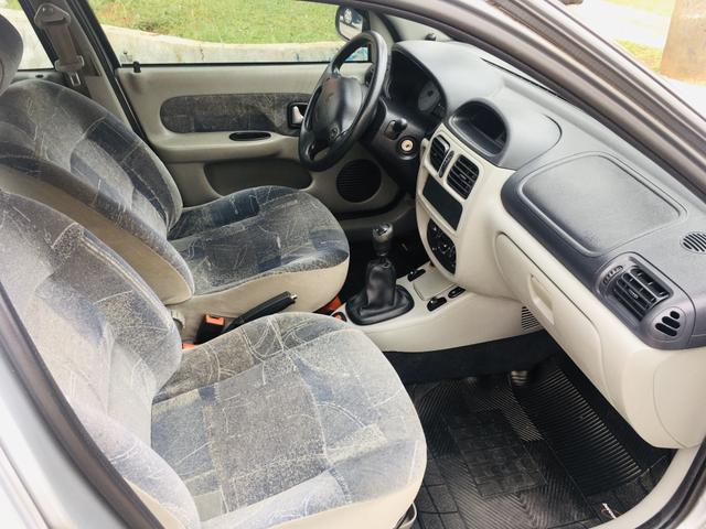Clio Sedan Expression 1.6 - Foto 13