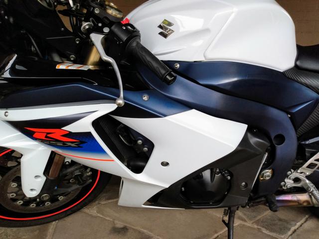 Gsxr - srad 1000 branca linda