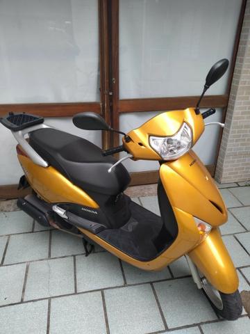 Honda lead 2011