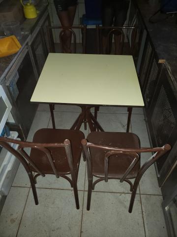 Jogo de mesa pra restaurante e lanchonete 300reais cada jogo tampo de madeira - Foto 2