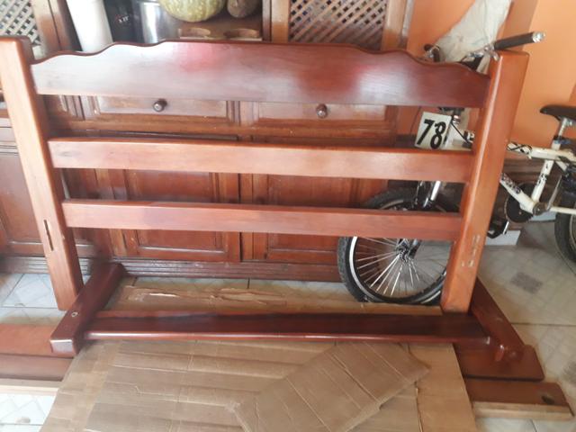 Cama de madeira