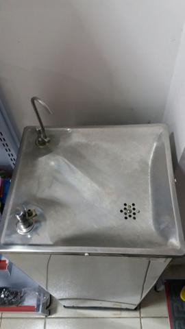 Vendo bebedouro de alumínio de pressão 127v karina - Foto 3