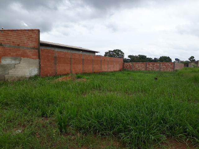 Terreno medindo 10 x 30 todo murado