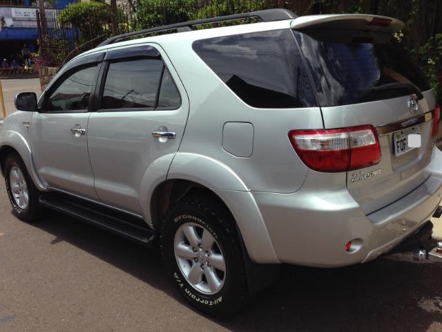 Toyota Hilux SW4 SRV 3.0 4x4 Diesel 7 lugares 2010/2011 - Foto 3