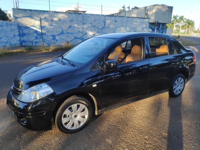 NISSAN TIIDA SEDÃ