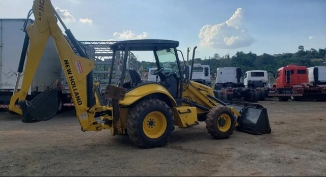 Retroescavadeira New Holland Lb110, 4x4, Ano 2009