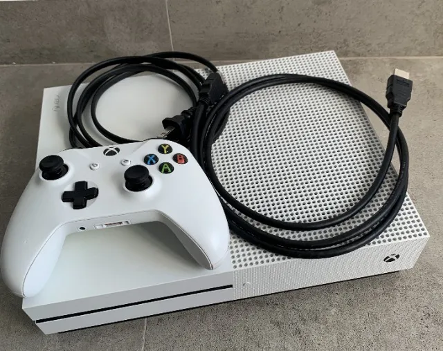 Microsoft Xbox One S 1TB Branca Usada c/ 2 comandos (inclui 3