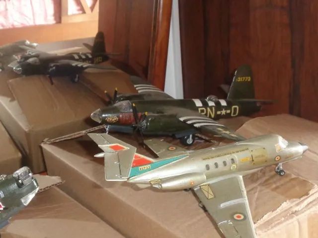 Lote de 3 Kits de Plastimodelos: B-24, B-26 e Jato da RAF - Foto 3