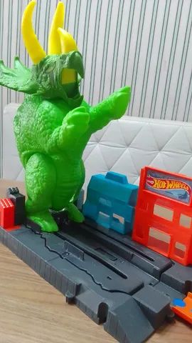 Brinquedos - Pista Hot Wheels City Ataque de Triceratops - Mattel