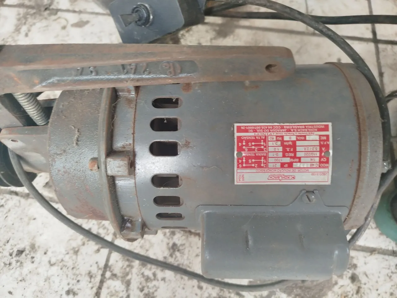 Motor e máquina de costura