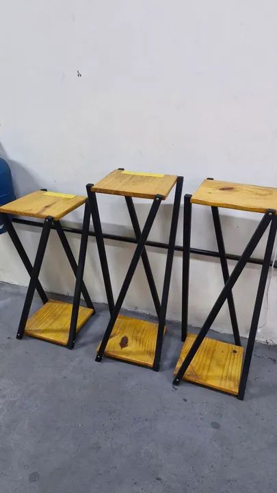 Prateleiras / suporte / mesinha / aparador 