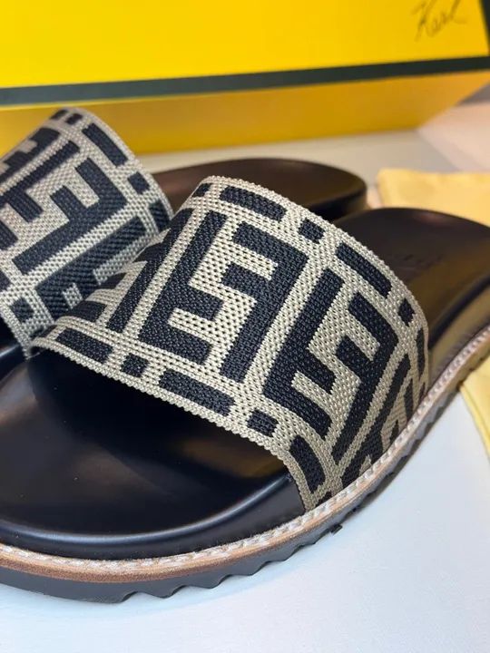 Chinelo Fendi - Foto 3