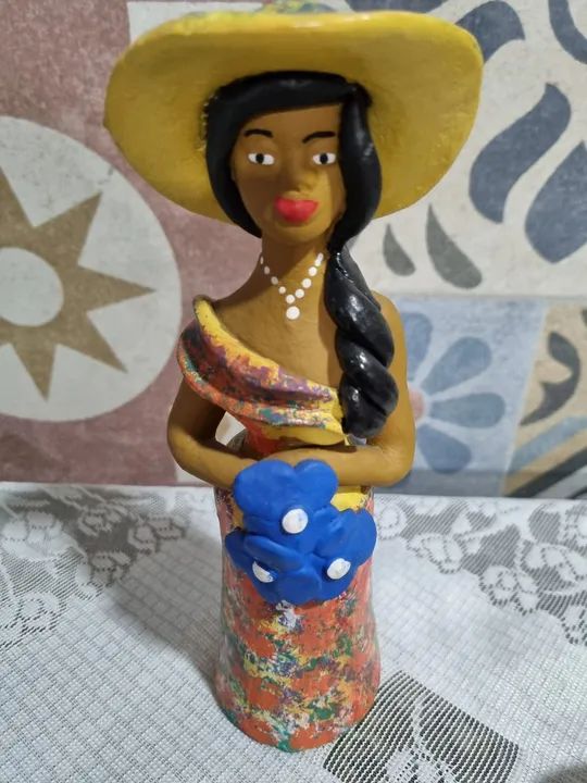 Enfeite boneca de barro decoração