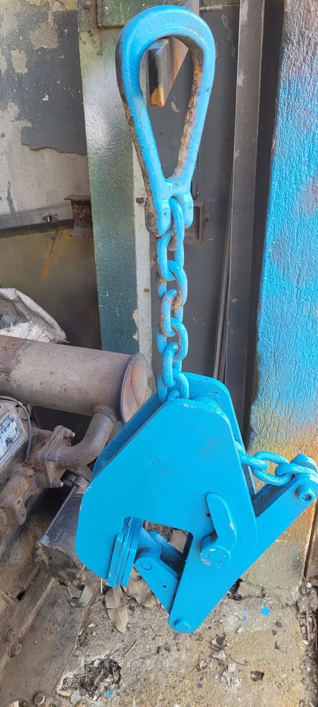 Vende se uma garra, para pegar placas de vidros de ferro  e outros tipo de placas - Foto 2