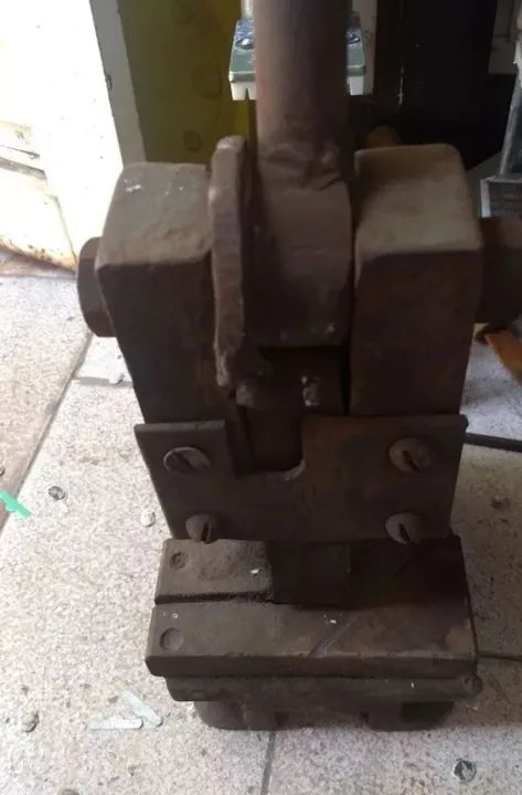 Prensa Manual Antiga de Serralheria  - Foto 6