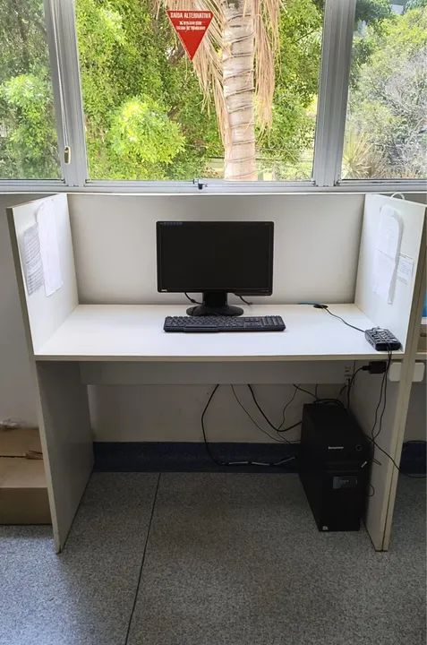 Mesa de escritório- estação de trabalho