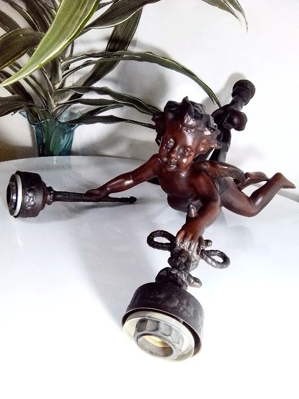 Lustre Anjo Vintage em Petit Bronze 