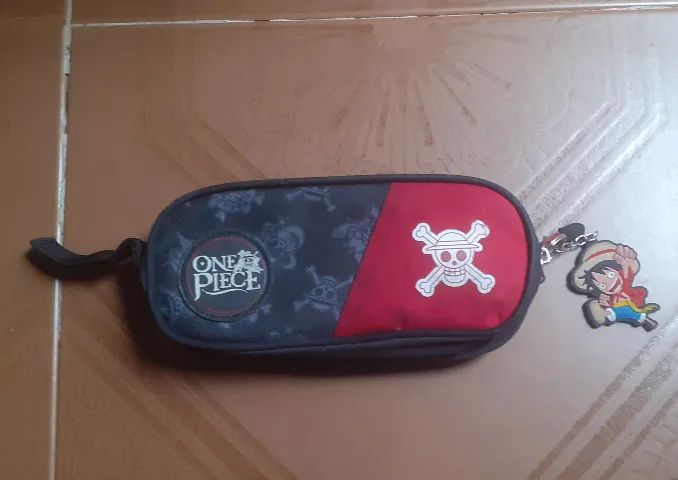 estojo one peace com chaveiro