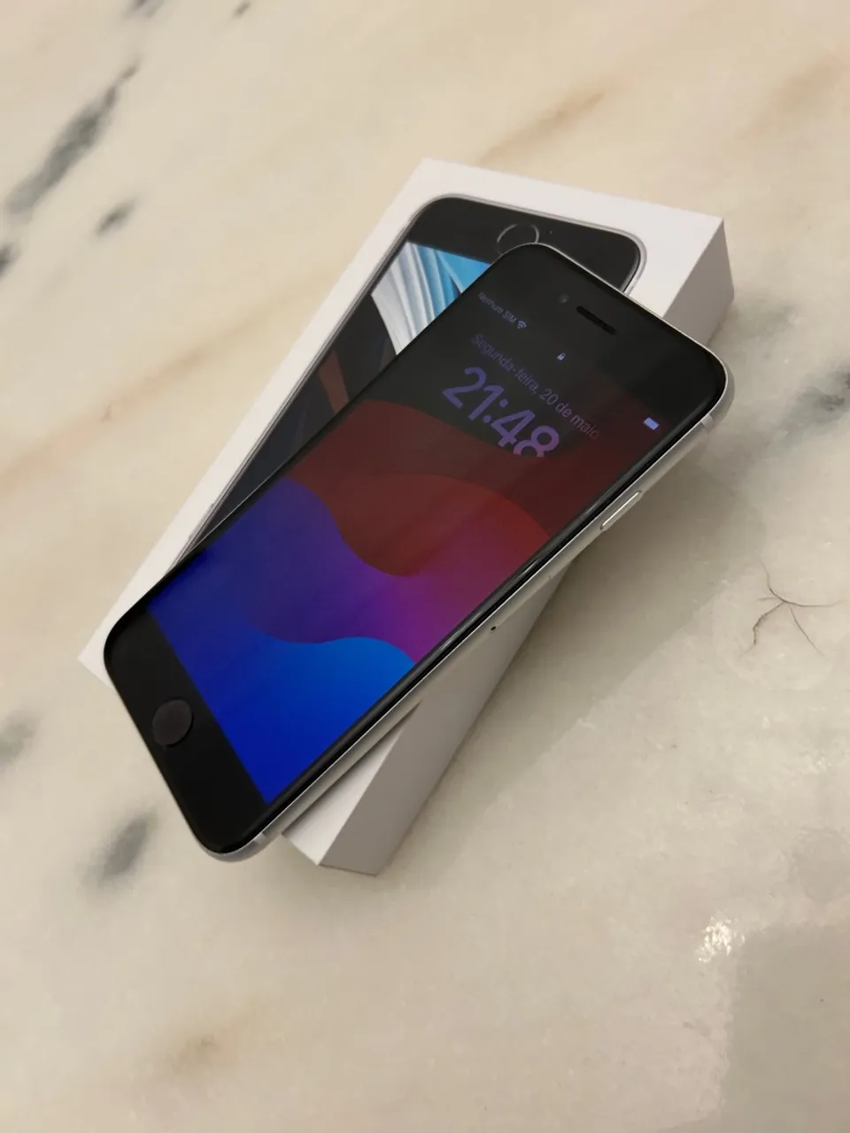 iPhone SE 2020 - 64gb - impecável - caixa e NF