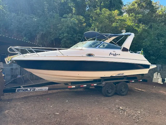 LANCHA FOCKER 255 - CABINADA
