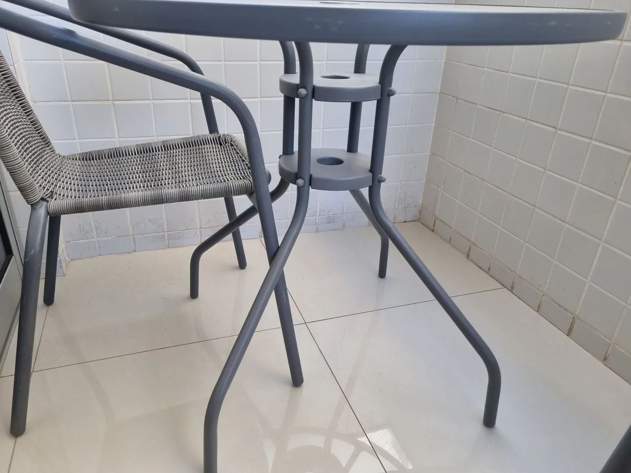 Conjunto de mesa e cadeiras para varanda - Foto 4