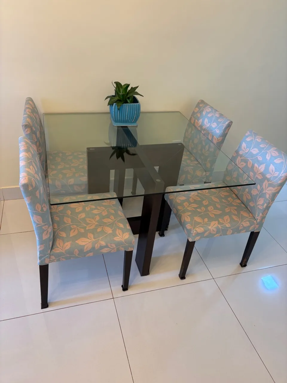 Jogo de Mesa de Jantar com 4 Cadeiras