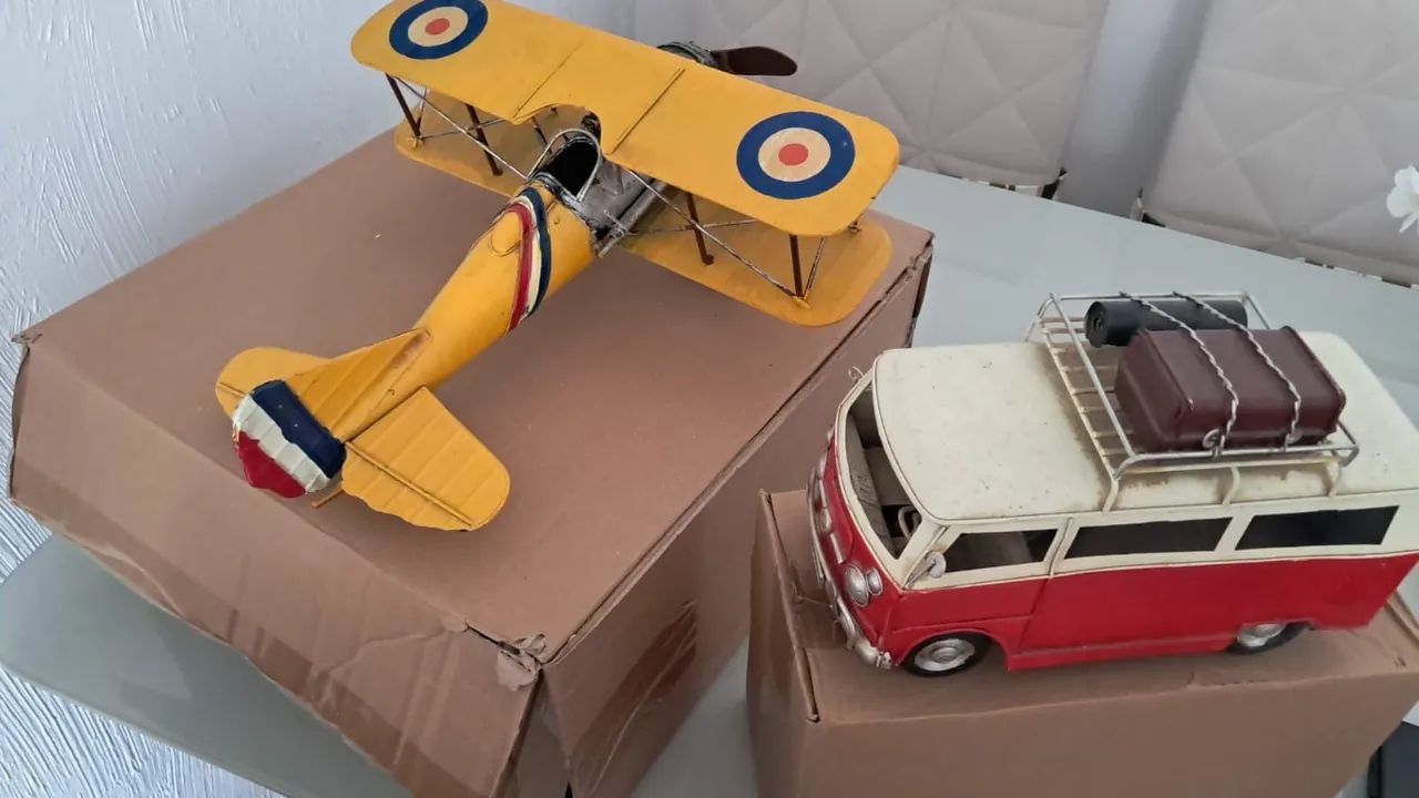 Avião e Van Vintage de Metal para Decoração - Foto 3