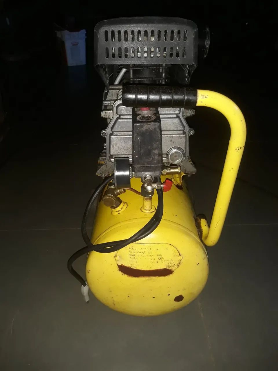 Compressor de ar da marca Vonder 24 litros  - Foto 3